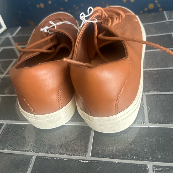 Universal Thread Shoe - Picture 2 of 4